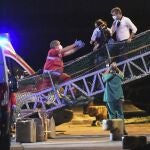 Inmigrantes rescatados por el barco noruego "Geo Barents" desembarcan en el puerto siciliano de Catania