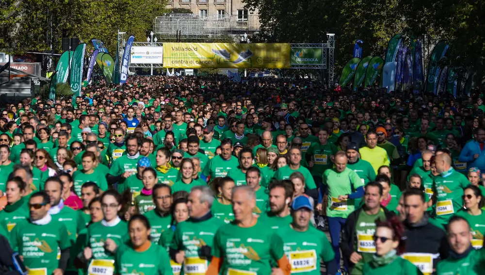 Vista de los participantes este domingo en la Marcha contra el Cáncer de Valladolid, la más numerosa de las que se celebran en España