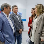 El secretario autonómico del PPCyL, Francisco Vázquez, los procuradores María Ángeles García y José Luis Sanz Merino y la presidenta de NNGG Segovia, Elena Rincón, presentan el Plan Regional Estratégico de Juventud