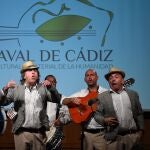 La chirigota del Selu, durante la presentación de la candidatura del Carnaval de Cádiz para su inclusión en la Lista Representativa del Patrimonio Cultural Inmaterial de la Humanidad de la Unesco