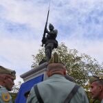Tres legionarios, durante la inauguración de la estatua, el pasado 8 de noviembre