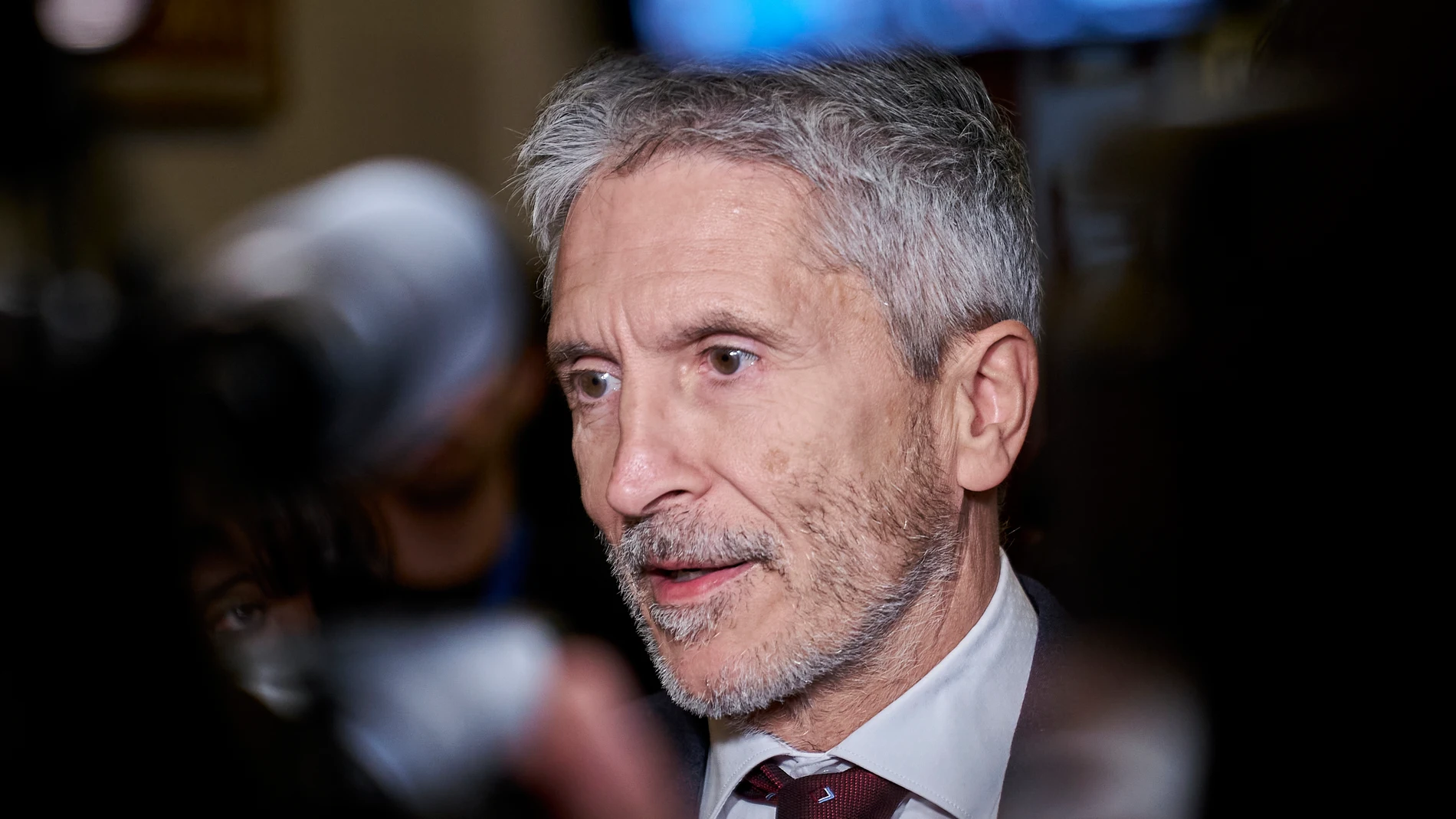 El ministro del Interior, Fernando Grande-Marlaska, atiende a los medios antes de comparecer a puerta cerrada en el Congreso de los Diputados