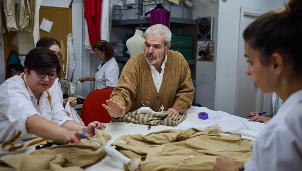 Entrevista con el modista Lorenzo Caprile en su Atelier en la ciudad de Madrid.