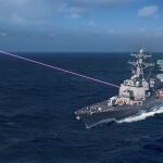 Recreación del funcionamiento del sistema láser «Helios» que Estados Unidos está integrando en sus destructores
