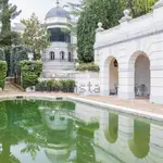 Panorámica exterior del palacete.