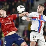 Ferran Torres, en una disputa con David García
