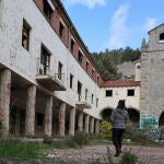 Vista del antiguo poblado del Salto de Castro, que lleva más de tres décadas deshabitado