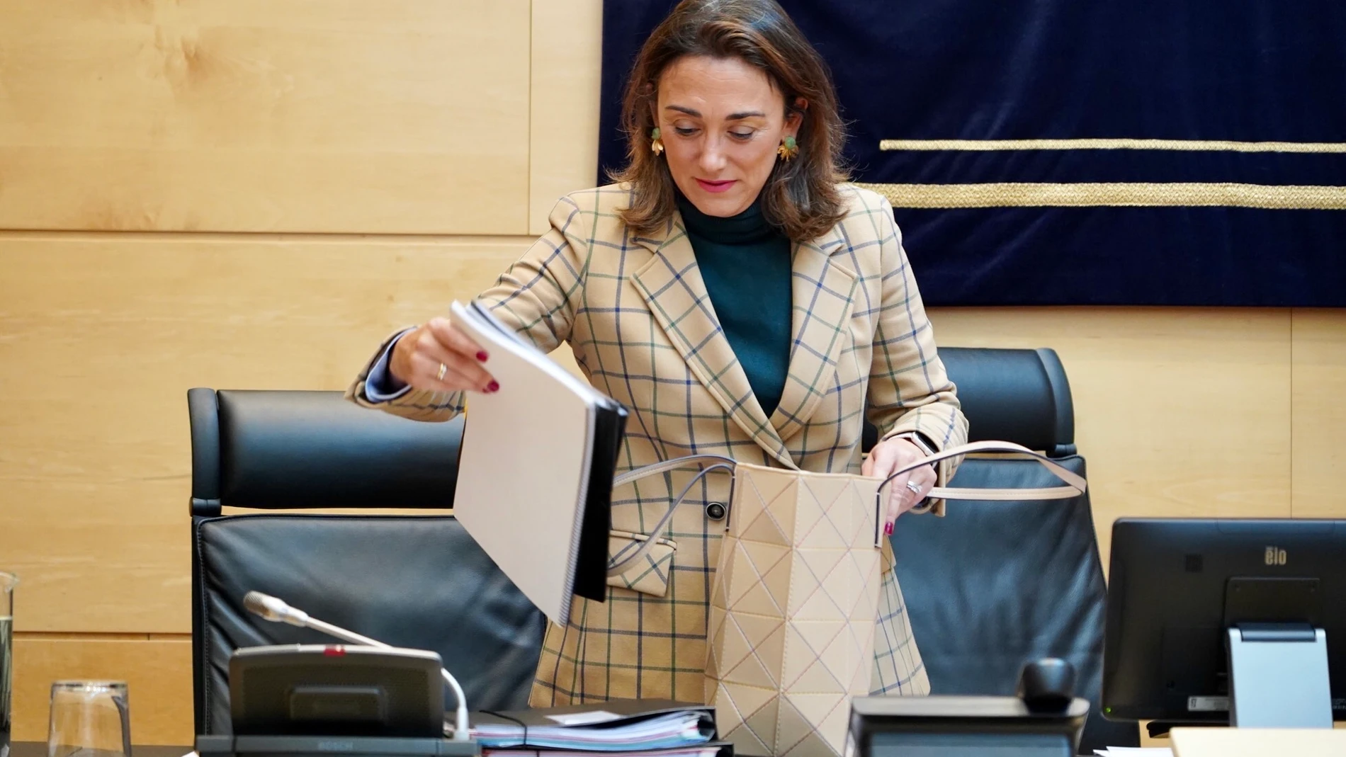 La consejera de Movilidad y Transformación Digital, María González Corral, explica los presupuestos de su departamento en las Cortes regionales