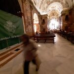 Una lona tapa totalmente la capillita de San José