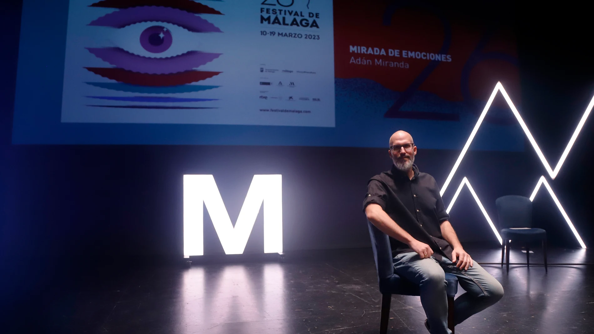 Presentación del cartel oficial del 26 Festival de Málaga, en la imagen el autor de dicho cartel, Adán Miranda