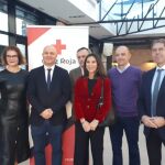 El viceconsejero de Transformación Digital, Jorge Llorente, junto a representantes de el órgano, reciben el premio