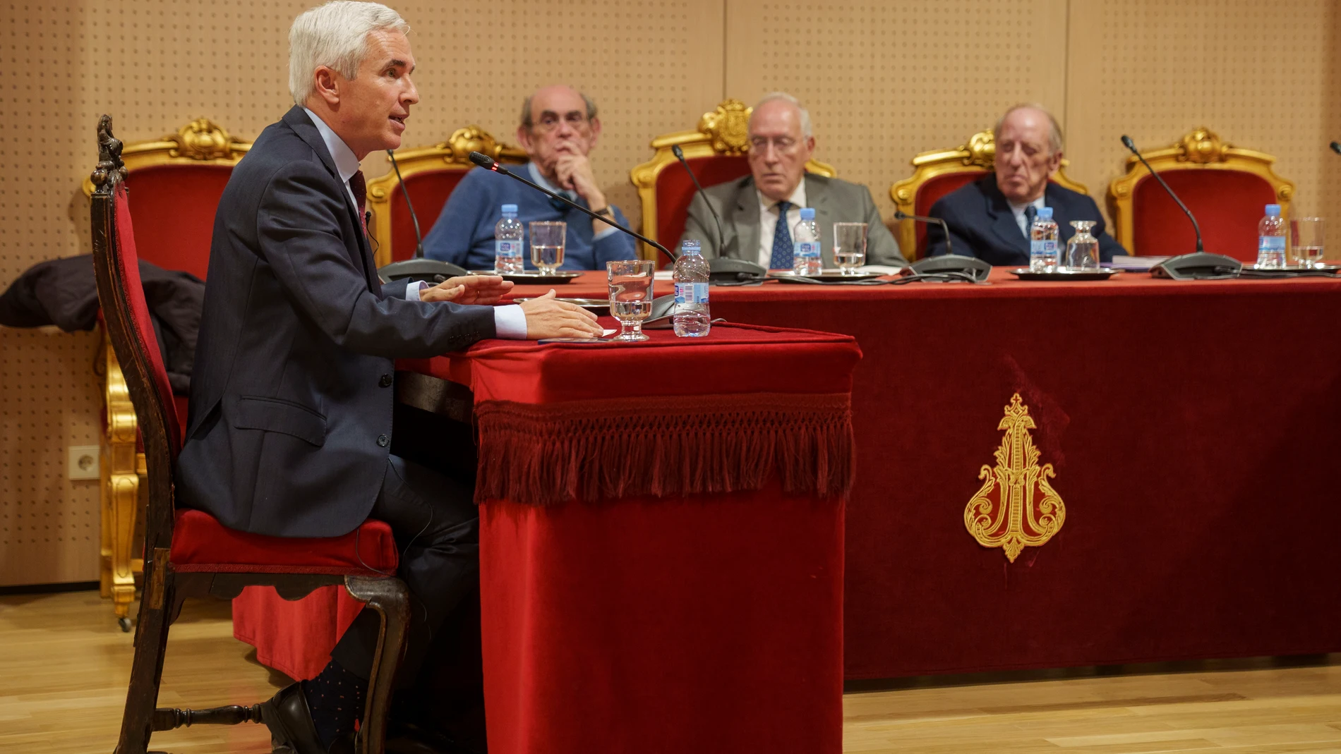 Ciclos Conferencias, La Jefatura del Estado Parlamentario en el Derecho Comparado