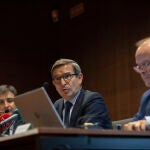 El secretario General de Industria y Minas, Cristóbal Sánchez; el consejero de Política Industrial y Energía de la Junta de Andalucía, Jorge Paradela; y el director General de Minas, Jesús Portillo; durante la presentación Estrategia para una Minería Sostenible en Andalucía 2030. María José López / Europa Press