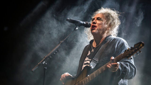 Robert Smith, cantante de The Cure, en el WiZink Center