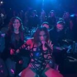 Anitta "perrea" a Isabel Díaz Ayuso durante la gala de Los 40