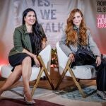 Nicole Uribe, trabajadora del centro logístico de Dos Hermanas de Amazon, y Leticia Dolera, actriz y directora de cine