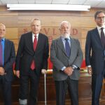 Los participantes en los "Debates sobre Energía": Fernando Carbajo Cascón, Giles Dykson, Miguel Arias Cañete y Jaime Almenar
