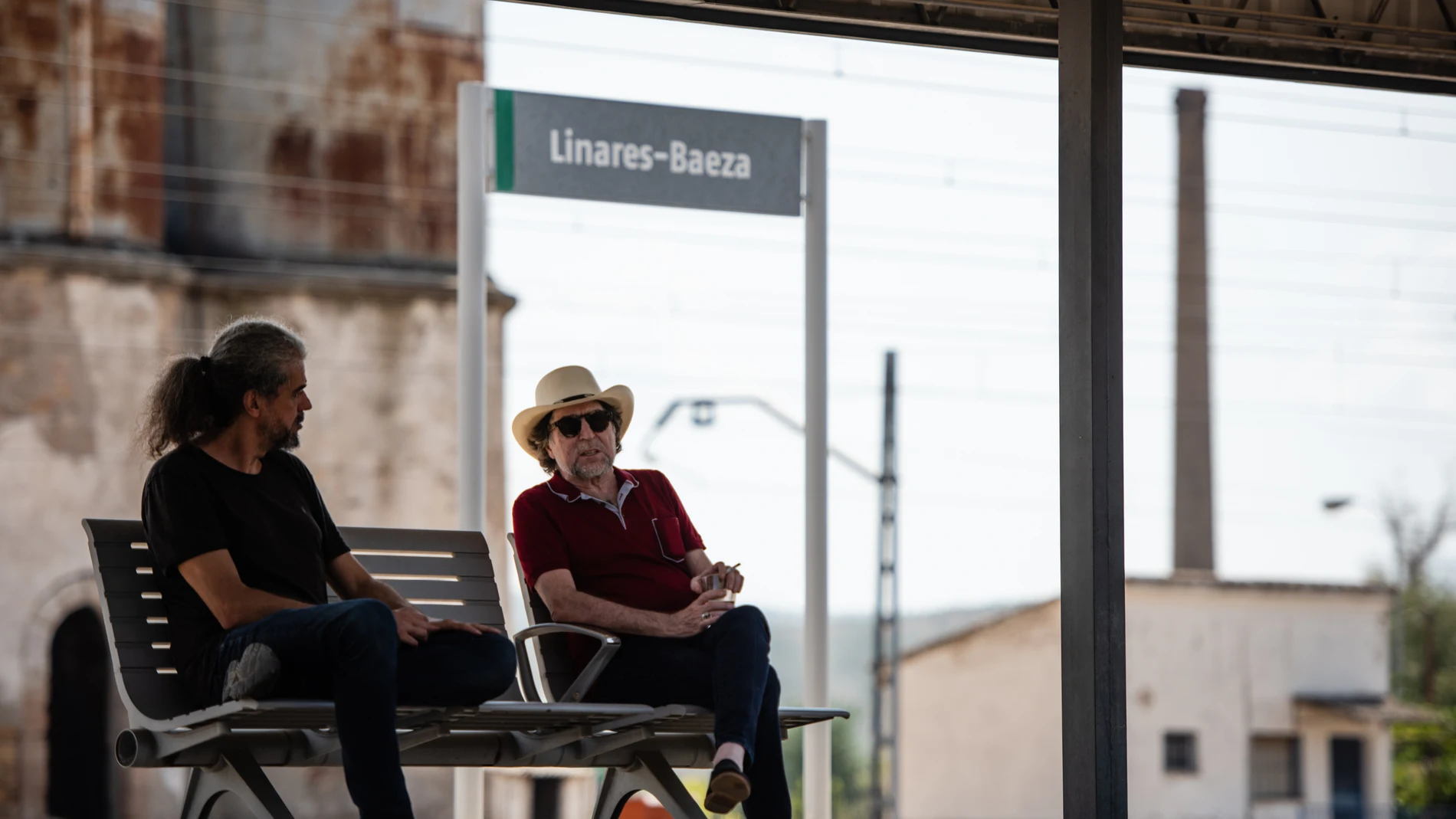 Fernando León de Aranoa (izda.) dirige el esperado documental sobre Sabina