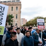 La Asociación Gremial del Taxi de Valencia y la Federación Sindical del Taxi de Valencia y Provincia celebran una manifestación para protestar por la política de la Conselleria de Movilidad.
