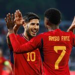 Ansu Fati y Marco Asensio celebran el 0-1 ante Jordania