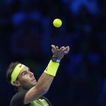 Nadal, antes de sacar en su partido contra Ruud de las ATP Finals