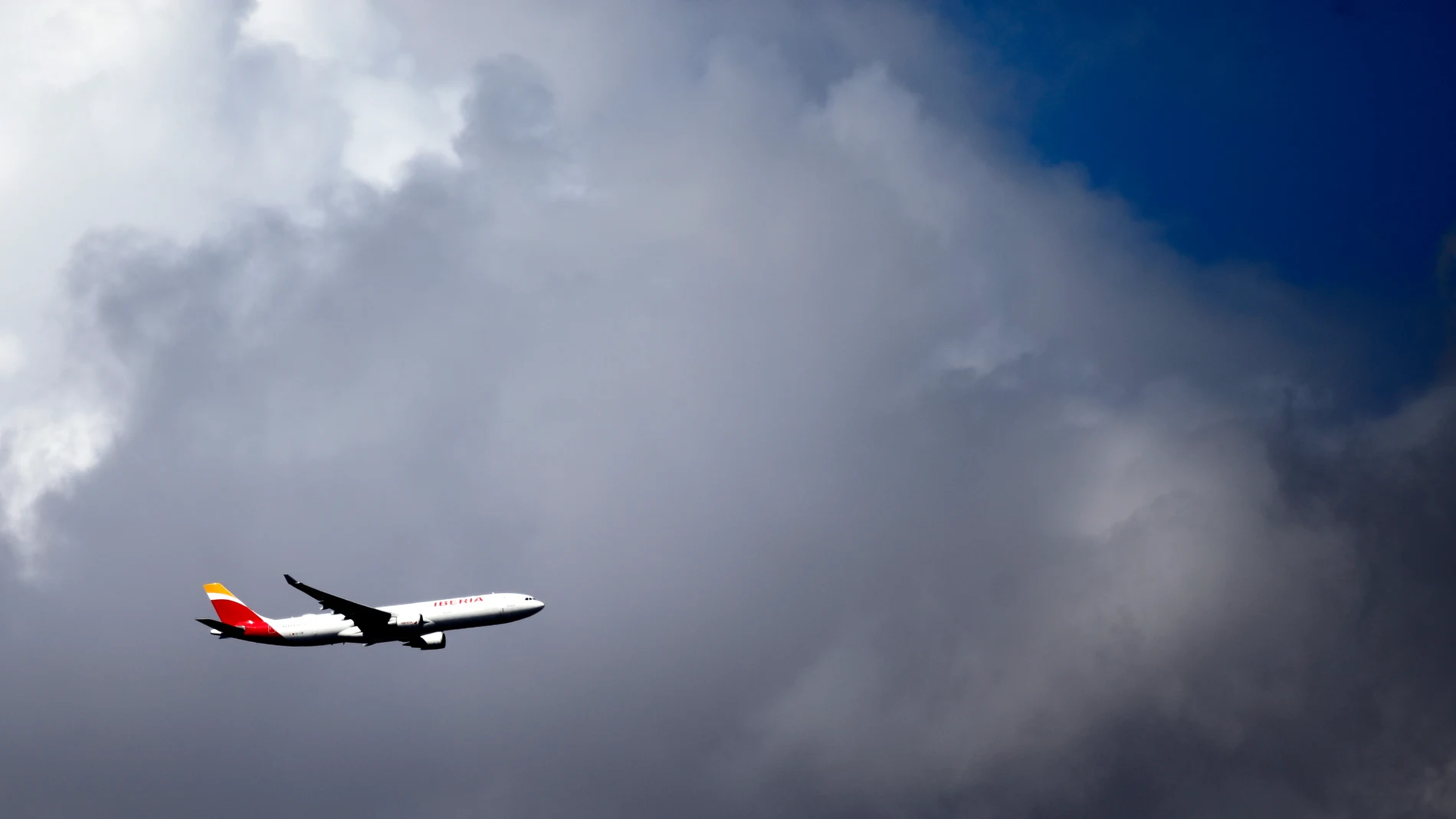 Iberia se ha convertido en una aerolínea pionera en la compensación de emisiones de CO2