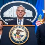 El fiscal general, Merrick Garland, anuncia la investigación abierta al ex presidente Donald Trump