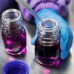 Fotografía del proceso de fabricación y empaque de medicamentos