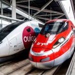 Un tren de iryo, otro de Ouigo y un tercero de Renfe, en la estación de Valencia esta sema