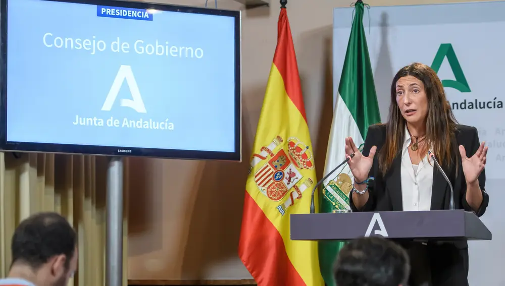 La consejera andaluza de Inclusión Social, Juventud, Familias e Igualdad, Loles López. EFE/Raúl Caro