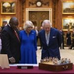 El presidente de Suráfrica, Cyril Ramaphosa, junto a Carlos III y Camilla en el Palacio de Buckingham