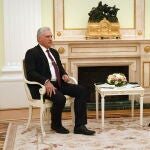 El presidente de Cuba Miguel Díaz-Canel junto a Vladimir Putin en el Kremlin