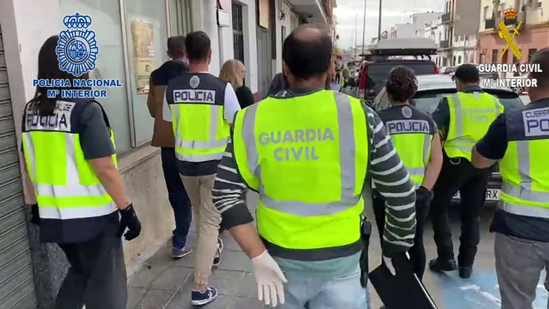 Imagen de una operación conjunta de la Policía Nacional y de la Guardia Civil