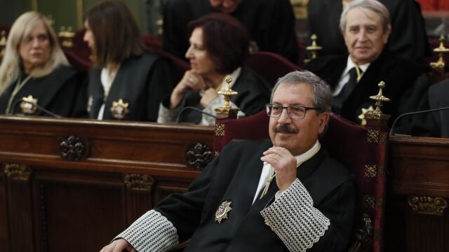 MADRID, 18/10/2022.- El presidente del Consejo General del Poder Judicial (CGPJ) por sustitución, Rafael Mozo, asiste a la ceremonia de jura o promesa de Dolores Delgado, como fiscal de Sala de la Fiscalía Togada del Tribunal Supremo, y Ana García León, como fiscal jefa de la Secretaría Técnica de la Fiscalía General del Estado, este martes, en el Tribunal Supemo. EFE/ Mariscal POOL