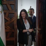 El consejero de Sostenibilidad, Medio Ambiente y Economía Azul y portavoz del Gobierno, Ramón Fernández-Pacheco y la consejera de Inclusión Social, Juventud, Familias e Igualdad, Loles López. María José López / Europa Press