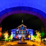 BARCELONA, 22/11/2022.- El Recinto Modernista de Sant Pau, en Barcelona, inauguró el pasado martes "L'Univers de la Llum", un espectáculo de luces que marca el comienzo a la Navidad y que tendrá abiertas sus puertas hasta el 15 de enero .EFE/Enric Fontcuberta