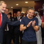 El rey Felipe VI felicita a Luis Enrique
