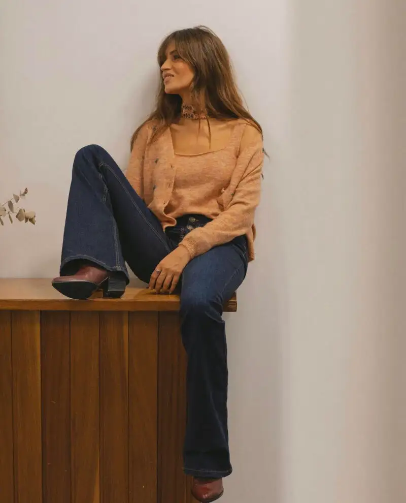 Sara Carbonero con vaqueros campana.