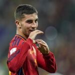 Ferran Torres dedicando uno de sus goles a la hija de Luis Enrique.