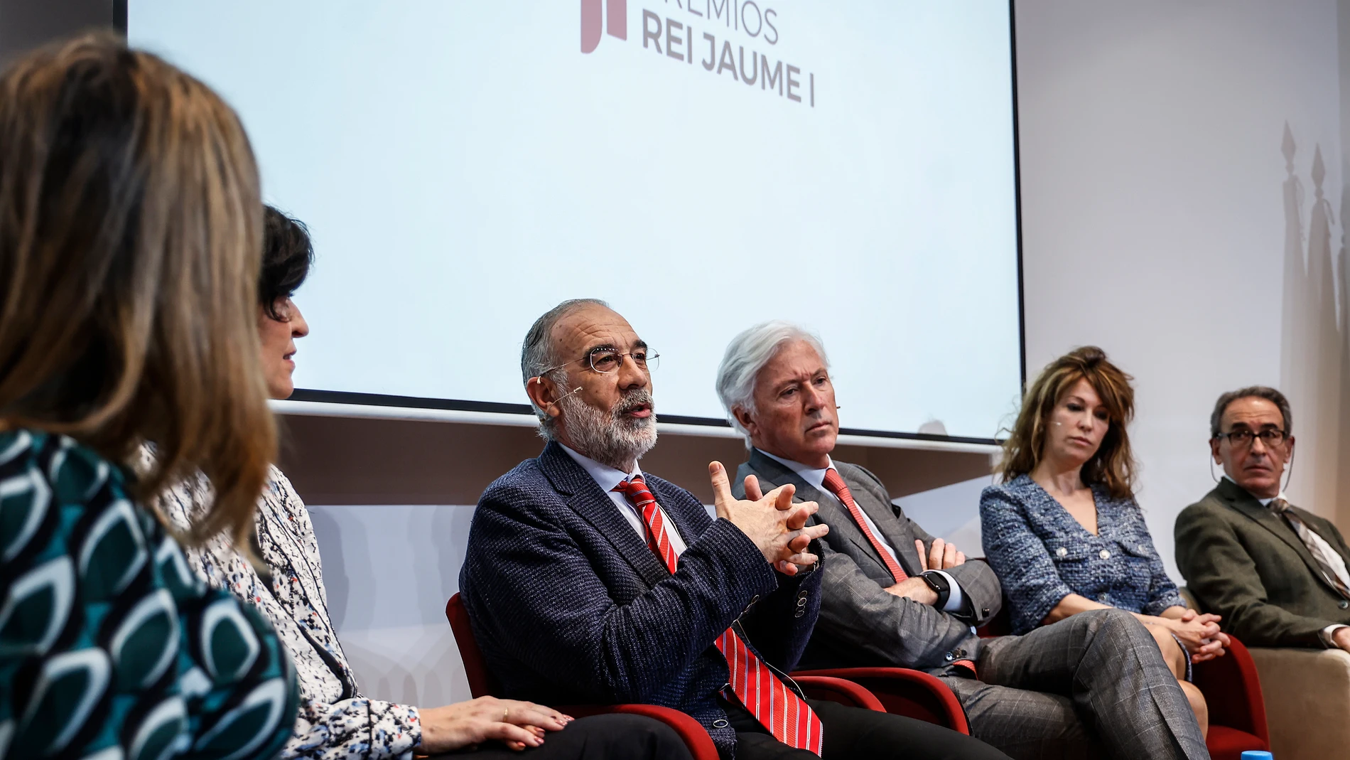 Los galardonados con los Premios Jaume I, hoy durante la rueda de prensa en Valencia