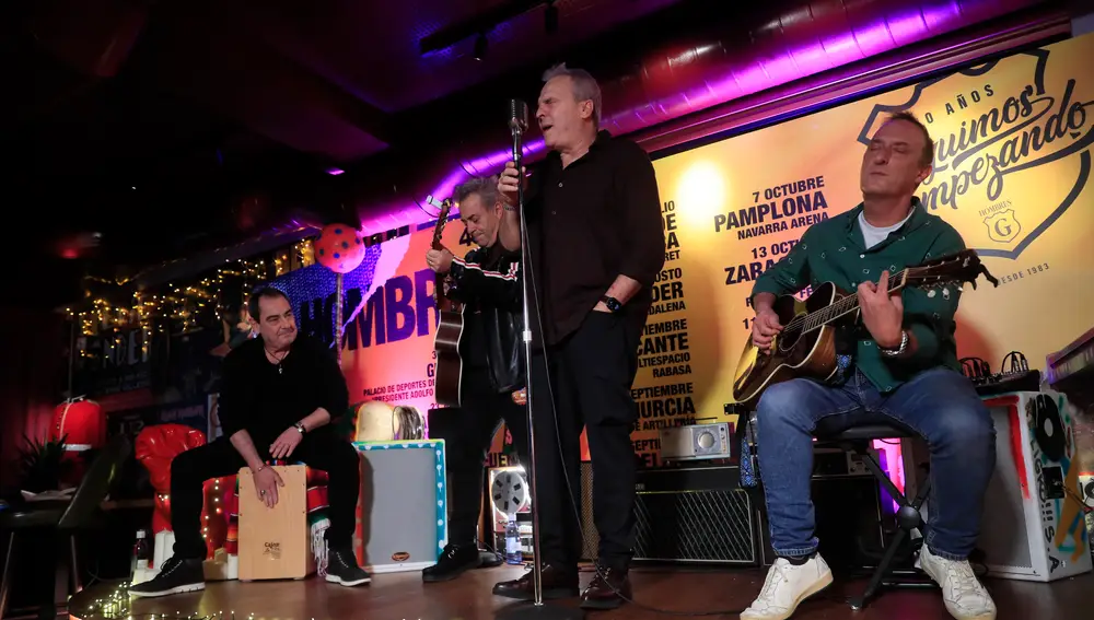 Los Hombres G actuaron ayer durante la presentación de la gira que conmemora sus 40 años en la música, "Y seguimos empezando"