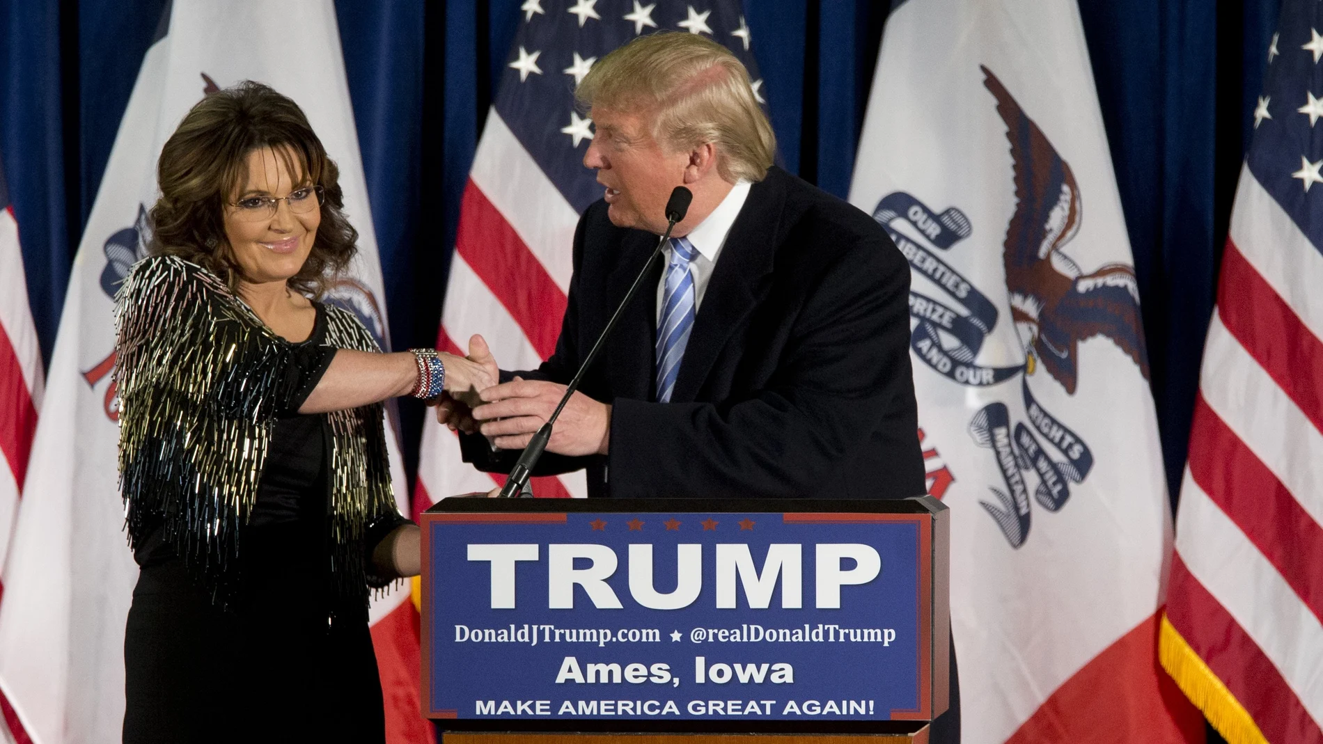 Donald Trump, junto a la ex gobernadora de Alaska Sarah Palin