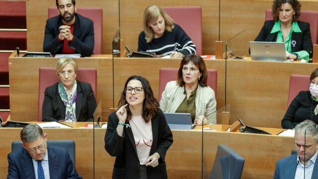 La vicepresidenta, Aitana Mas, interviene en la sesión de control en Les Corts