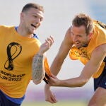 Kieran Trippier y Harry Kane, durante un juego en el entrenamiento de Inglaterra