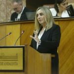 La consejera Marifrán Carazo interviene en el Parlamento de Andalucía