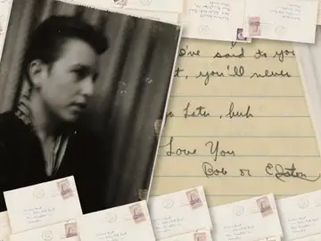 AME4567. WASHINGTON (ESTADOS UNIDOS), 18/11/2022.- Fotografía cedida por RR Auction and © the Estate of Barbara Hewitt que muestra algunas de las cartas de amor que el cantautor estadounidense Bob Dylan envió a su novia. AME4567. WASHINGTON (ESTADOS UNIDOS), 18/11/2022.- Fotografía cedida por RR Auction and © the Estate of Barbara Hewitt que muestra algunas de las cartas de amor que el cantautor estadounidense Bob Dylan envió a su novia.