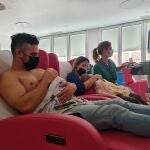 Papá haciendo método canguro en Neonatología Hospital 12 de Octubre