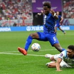 Jude Bellingham se va al suelo ante Yunus Musah
