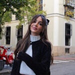 Rocío Osorno con pantalón de pana rosa.