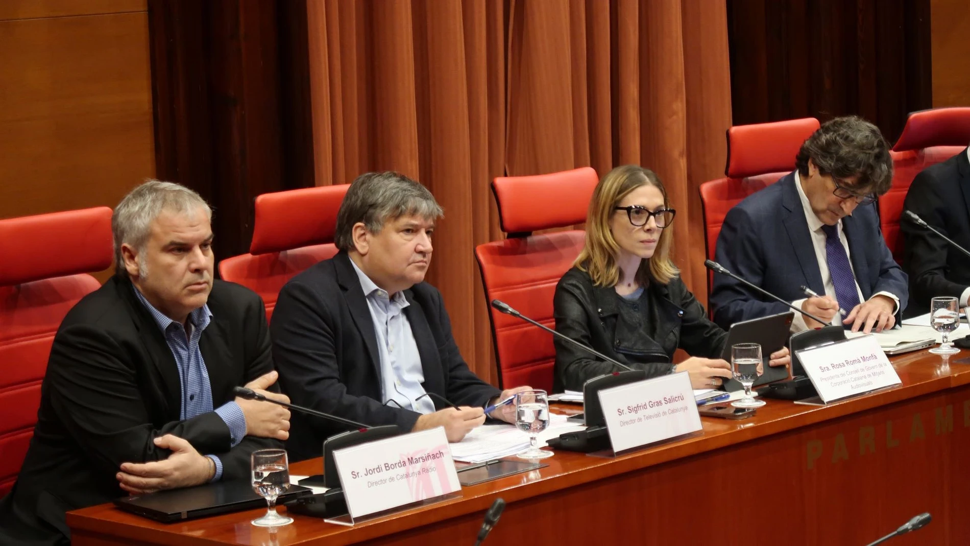 El director de Catalunya Ràdio Jordi Borda, el de TV3 Sigfrid Gras y la presidenta de la CCMA Rosa Romà en el Parlament
